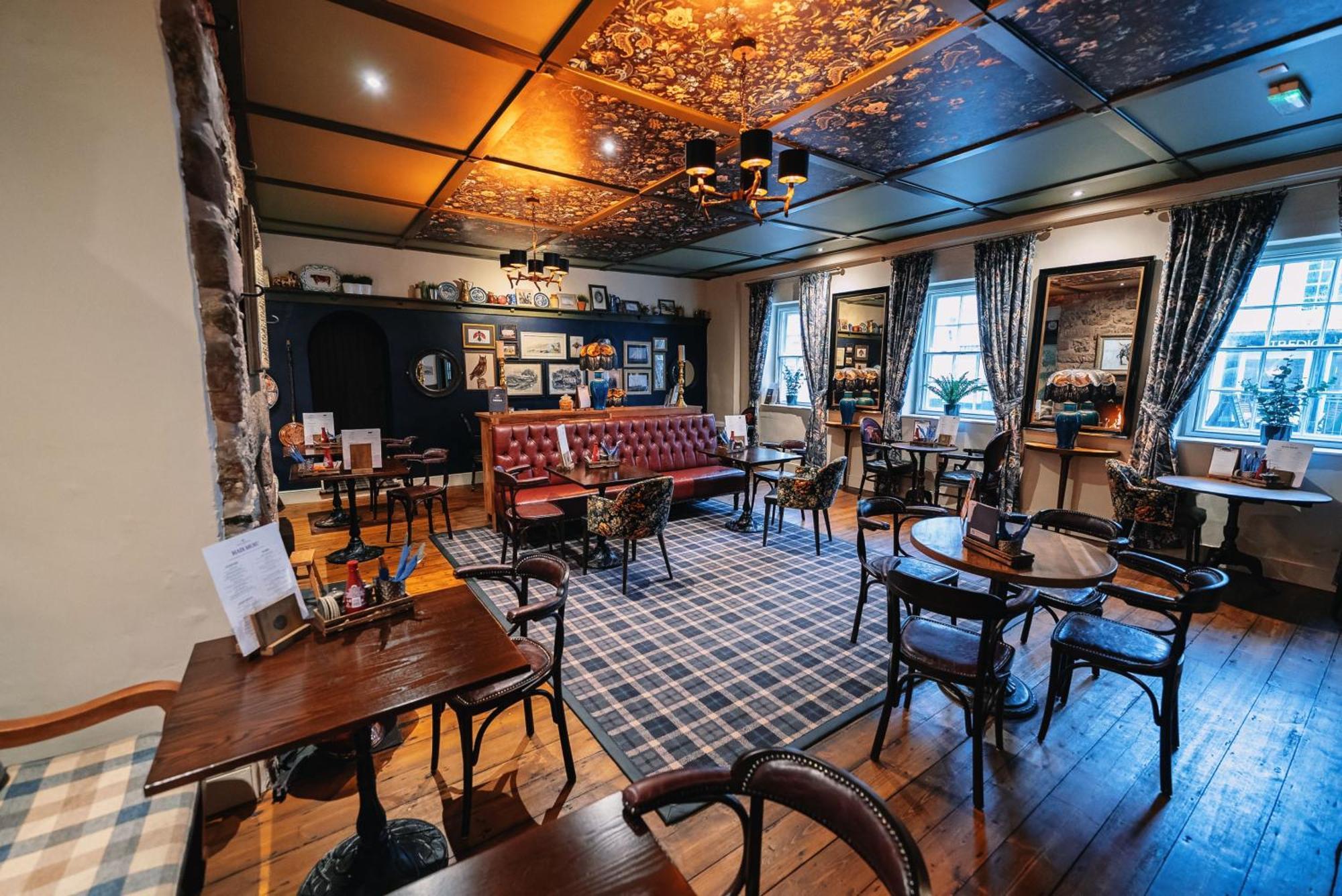 The Bull And Townhouse, Beaumaris- The Inn Collection Group Exterior photo